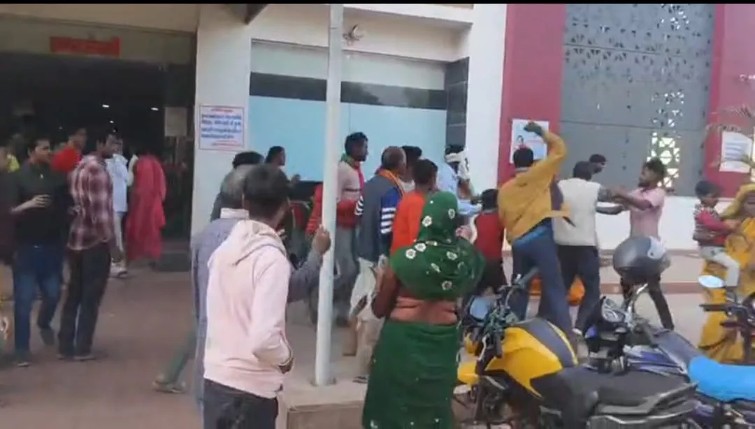 बहराइच: घायल व्यक्ति के इलाज के लिए बिक गया दो बीघा खेत, फिर भी नहीं बची जान...जमकर हुआ हंगामा