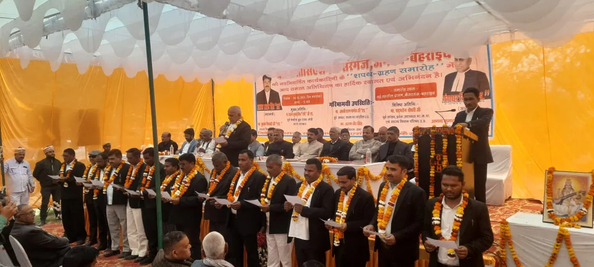 बहराइच: पूर्व केंद्रीय गृह मंत्री ने बार एसोसिएशन अध्यक्ष को दिलाई शपथ