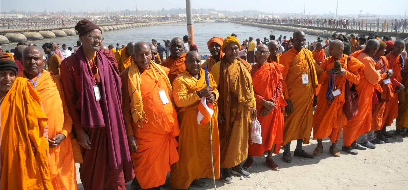 Mahakumbh 2025: महाकुंभ में पहली बार दुनिया के कई देशों के बौद्ध भिक्षुओं ने लगाई संगम में डुबकी 