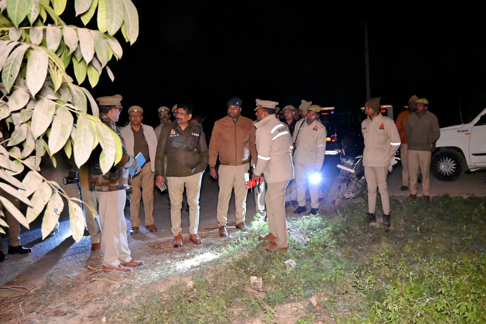 बाराबंकी: बड़े भाई ने छोटे भाई को ट्रैक्टर से रौंदा, लखनऊ ट्रामा सेंटर में मौत...आरोपी की तलाश में जुटी पुलिस