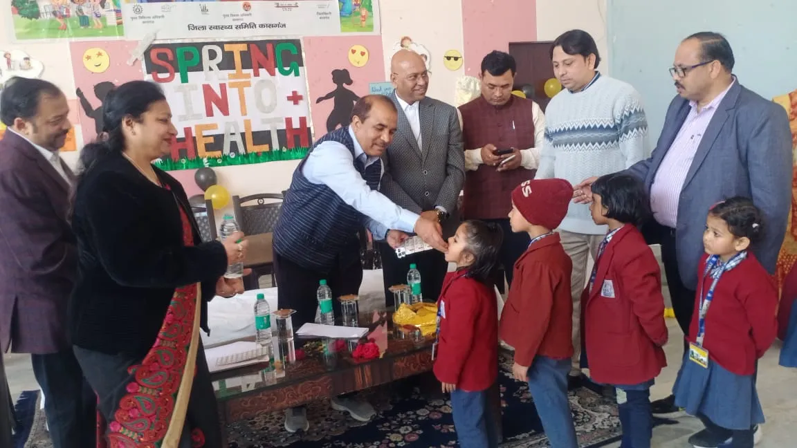 कासगंज: 835900 बच्चों और किशोरों को खिलाई जाएंगी कृमिनाशक गोलियां, CDO ने किया शुभारंभ
