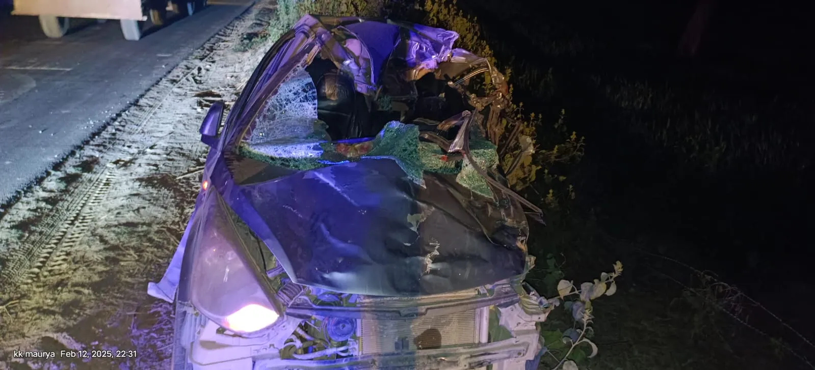 लखीमपुर खीरी में दर्दनाक हादसा: गन्ने से भरी दो ट्रॉलियों में घुसी कार, 4 की मौत...3 घायल