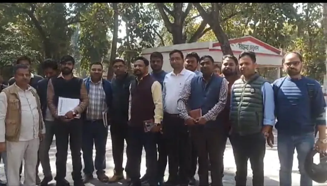 बहराइच: बोर्ड परीक्षा में ड्यूटी नहीं करना चाहते डिप्लोमा इंजीनियर्स, प्रदर्शन कर बुलंद की आवाज
