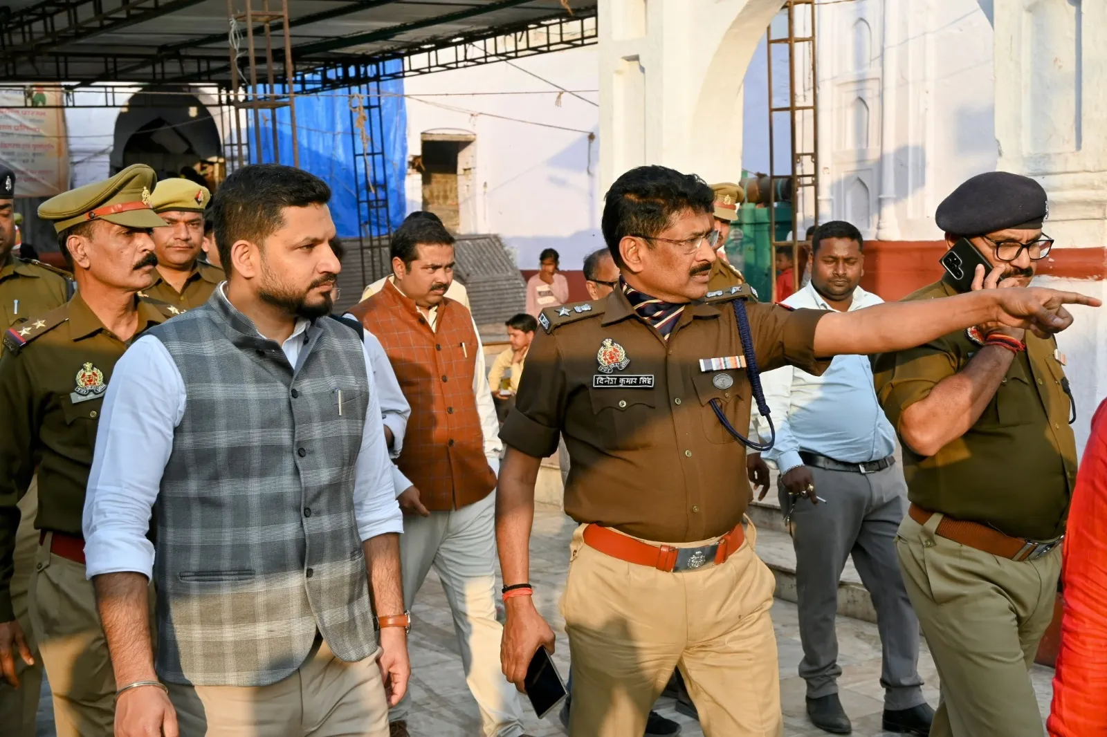 बाराबंकी: महादेवा मेले की तैयारियों का DM-SP ने किया निरीक्षण, कहा- सुरक्षा से लेकर सफाई तक की व्यवस्थाएं 24 घंटे में हों दुरुस्त  