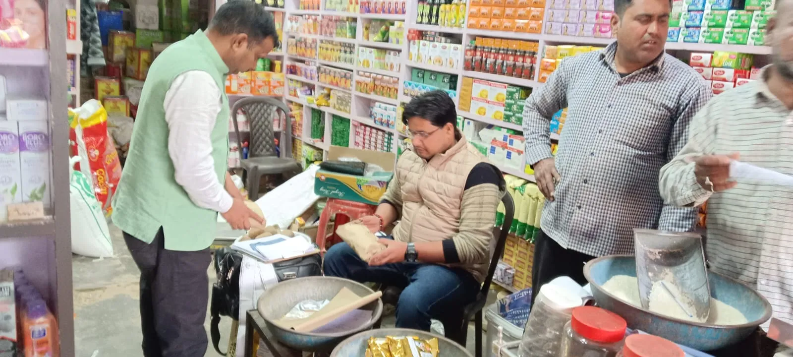 बहराइच: दुकान में मिली नकली चाय, नमूना जांच के लिए भेजा...खाद्य सुरक्षा और औषधि प्रशासन की टीम ने की छापेमारी