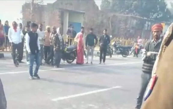 अयोध्या: जल जीवन मिशन के कर्मचारी को दो ट्रकों ने कुचला, मौत  