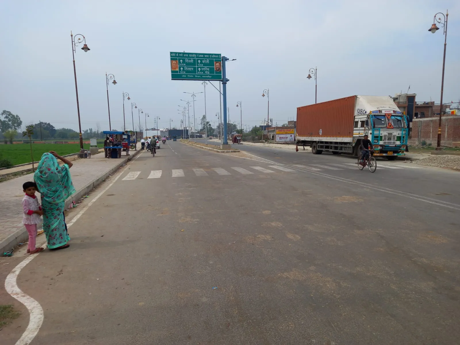 शाहजहांपुर: स्मार्ट सिटी के सपने को धब्बा लगा रही स्मार्ट रोड की लेटलतीफी