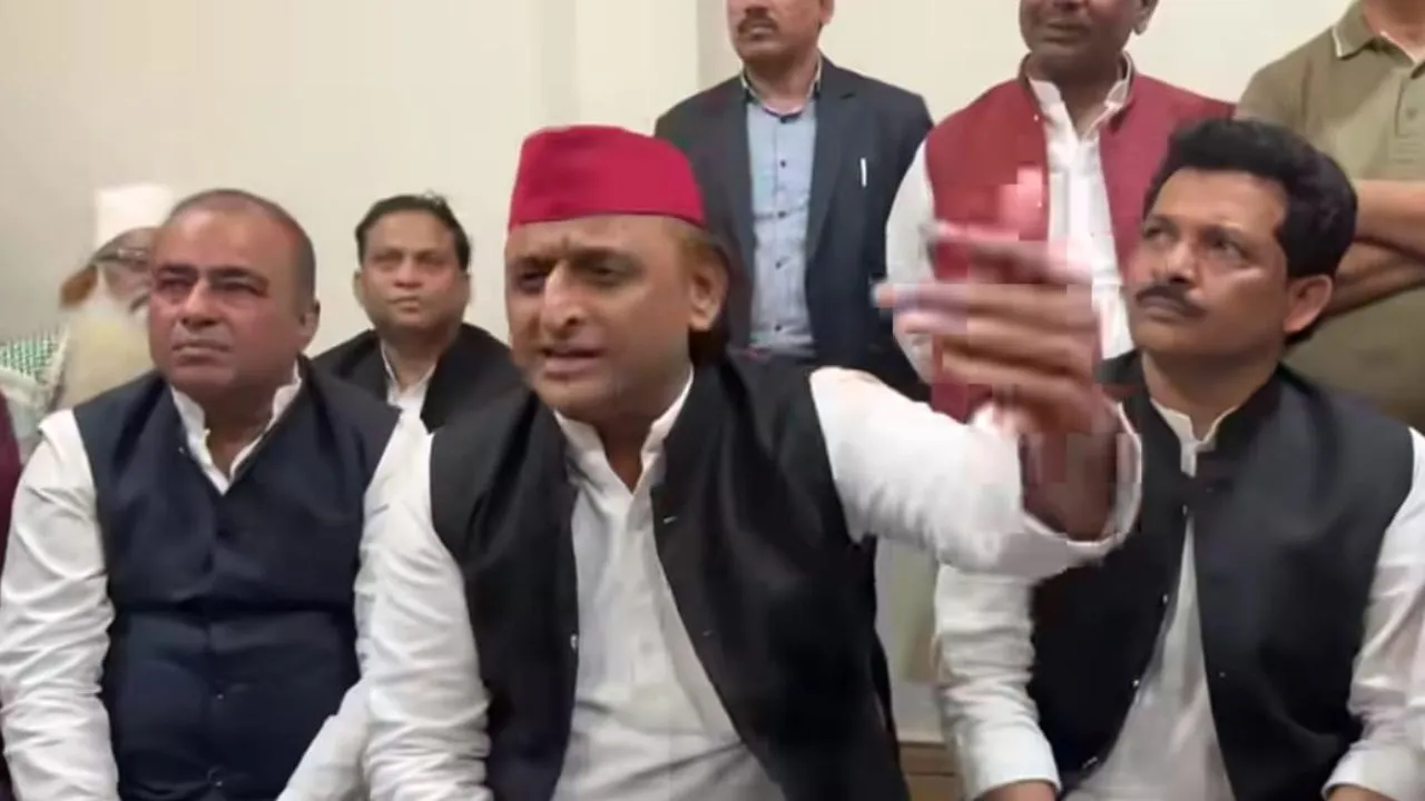 सपा सासंद के समर्थन में उतरे अखिलेश यादव, कहा- सुमन ने तो बस इतिहास का एक पन्ना पलटा है