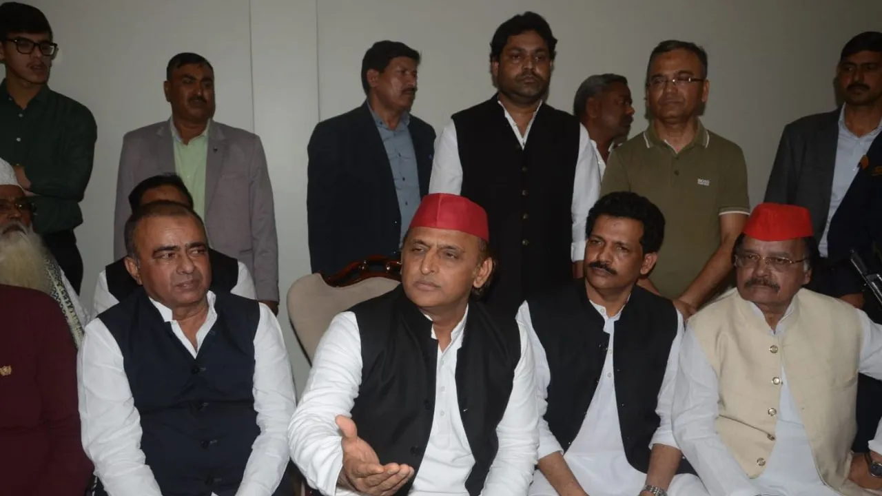 सपा प्रमुख अखिलेश यादव बोले- कानपुर, कामपुर बने, महाकुंभ में बीजेपी वाले फंस गये, डबल इंजन नहीं, डबल ब्लंडर की सरकार है...