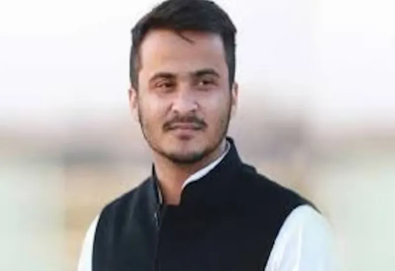 रामपुर : शत्रु संपत्ति खुर्द-बुर्द मामले में अब्दुल्ला आजम को कोर्ट से मिली जमानत, सपाइयों ने बांटी मिठाई