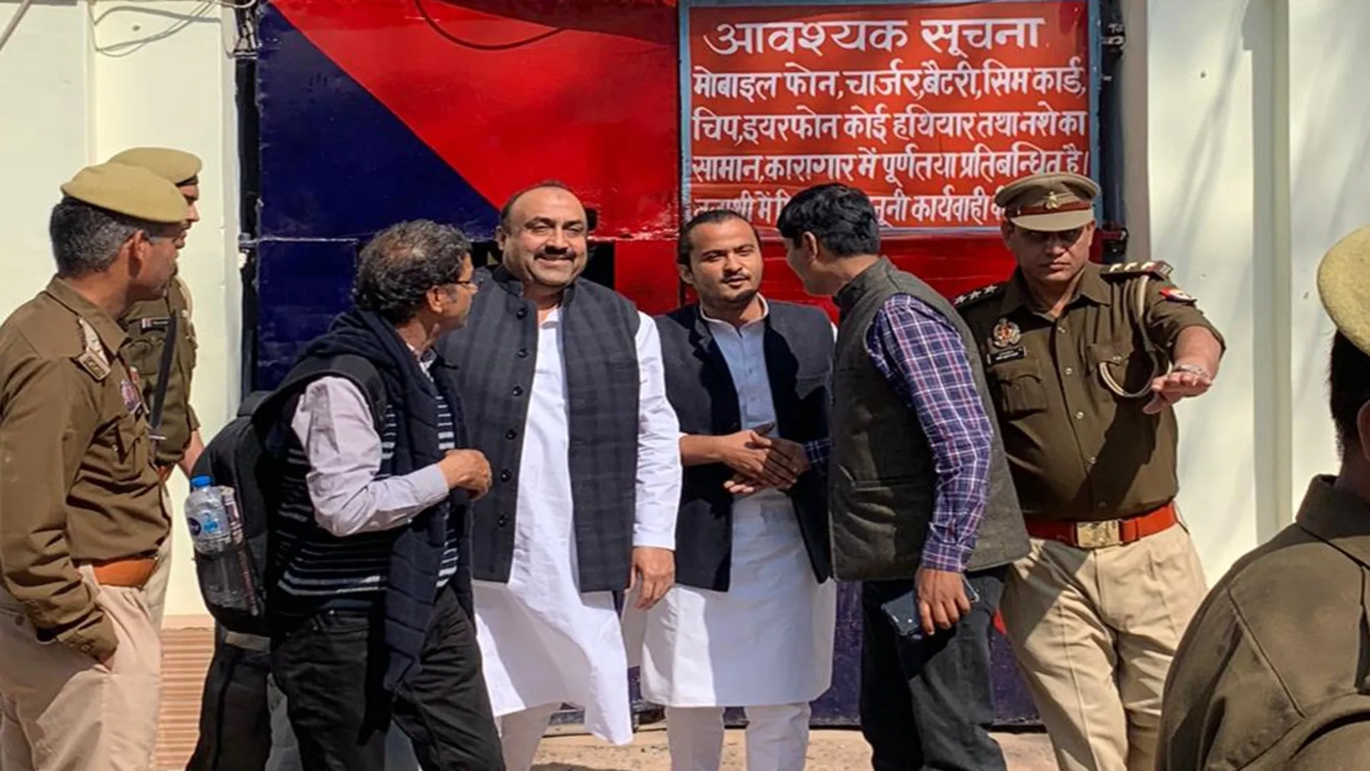 Abdullah Azam: अब्दुल्ला आजम खान 16 महीने बाद रिहा, जेल में रहकर बदल गया हेयर स्टाइल