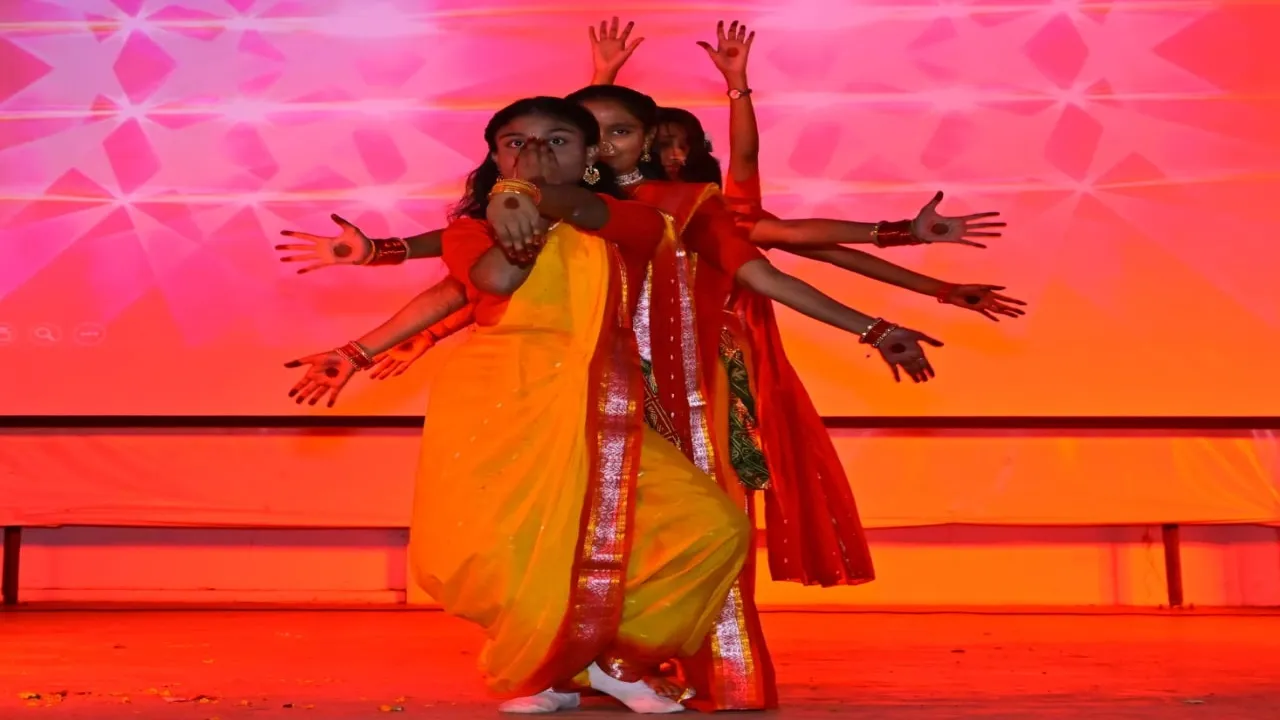 Golden Jubilee Year : घूमर घूमर घूमे रे... के बोल ने बांधा समां, सभागार तालियों से गूंजा 