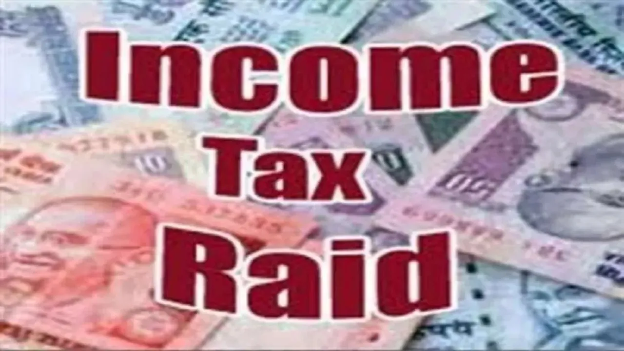 Income Tax Raid : चार जिलों में व्यापारियों के 35 ठिकानों पर आयकर का छापा 