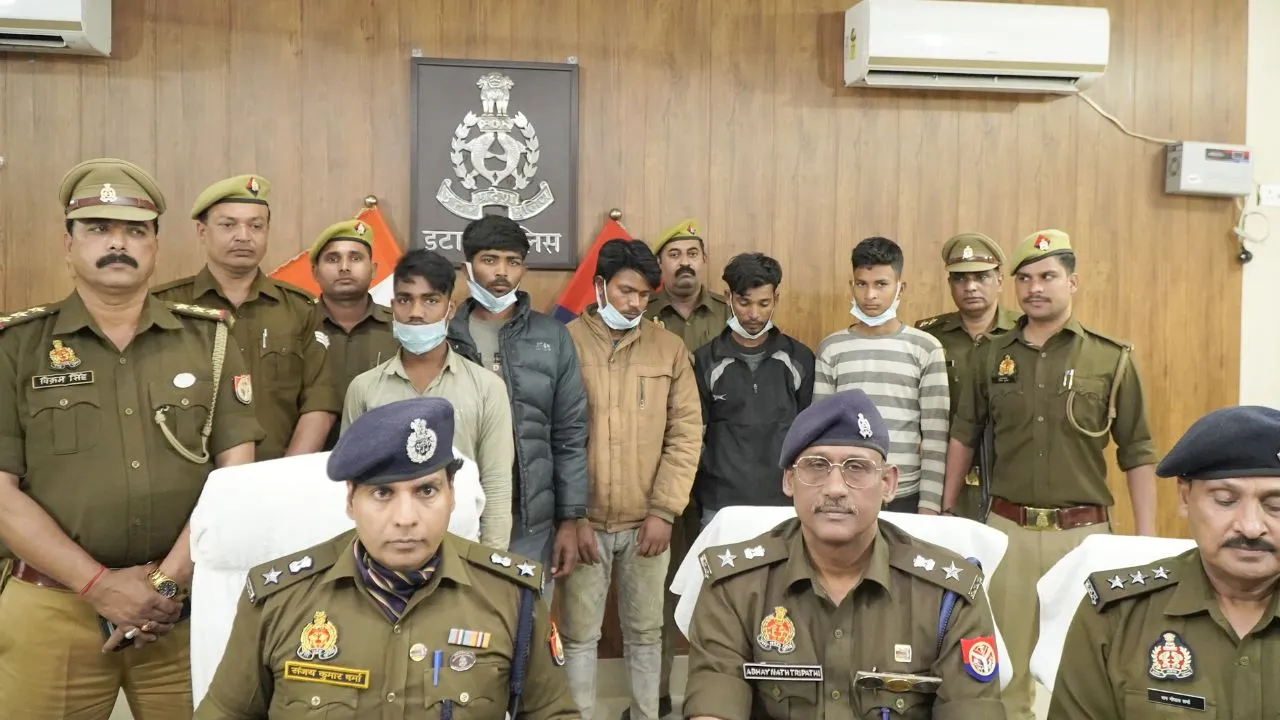 Etawah में मंदिर में हुई चोरी का खुलासा: पांच चोर गिरफ्तार, एक करोड़ की मूर्तियां व तमंचा-कारतूस बरामद, आरोपी भेजे गए जेल