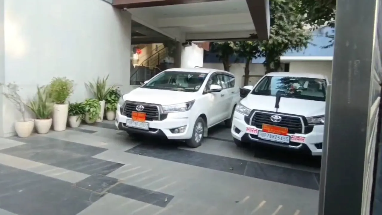 कानपुर में इनकम टैक्स ने रिमझिम इस्पात कंपनी पर की छापेमारी: नवाबगंज के ऑफिस में टीम खंगाल रही दस्तावेज