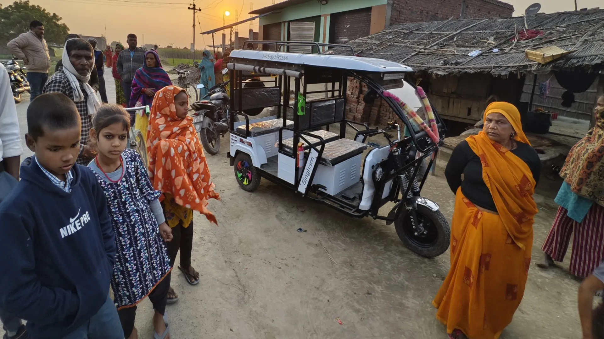 लखीमपुर खीरी: तेज रफ्तार ई-रिक्शा का कहर...टकराकर बुजुर्ग महिला की मौत