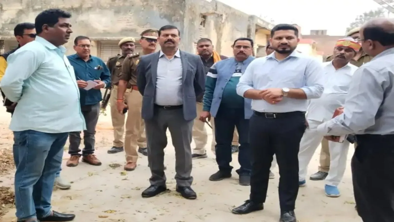 DM's surprise inspection: बोले, ब्लॉक परिसर का कोई भी कोना न रहे गंदा