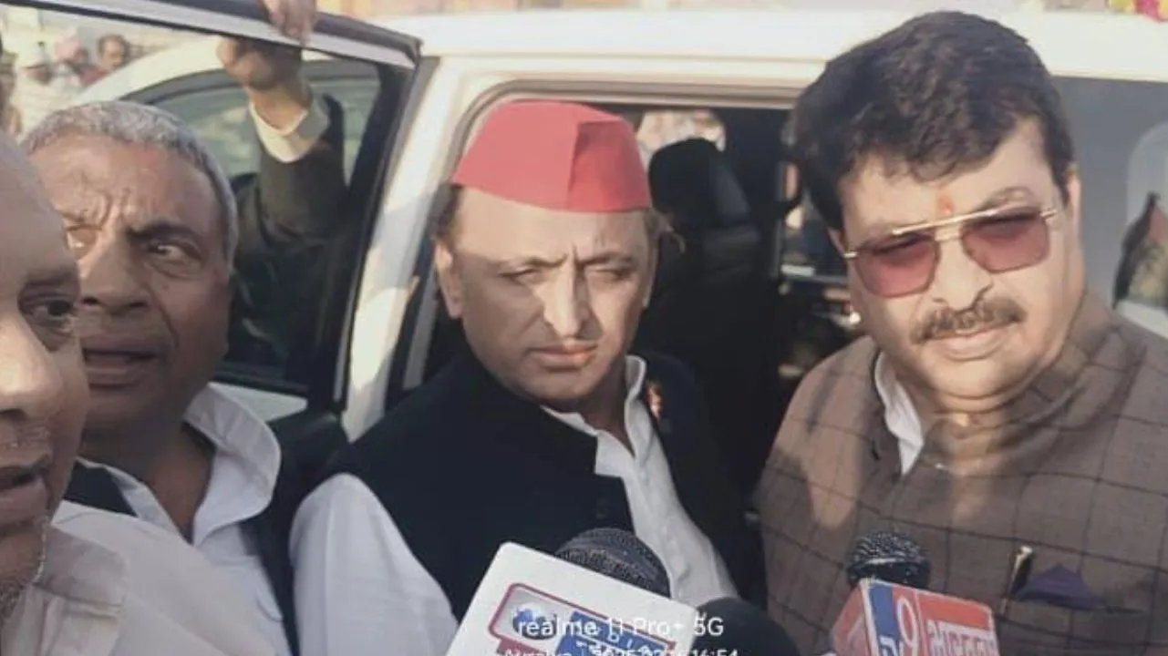  औरैया में अखिलेश यादव बोले- इमेज चमकाने में लगी भाजपा, महाकुंभ भगदड़ में सरकार की नाकामी की वजह से जान गई...