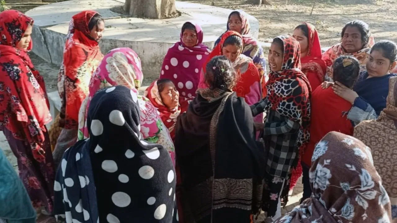 Kannauj में कार ने ई-रिक्शा में मारी टक्कर, महिला की मौत: पांच घायल, एक घंटे बाद पहुंची एंबुलेंस, हाईवे पर तड़पते रहे पीड़ित 