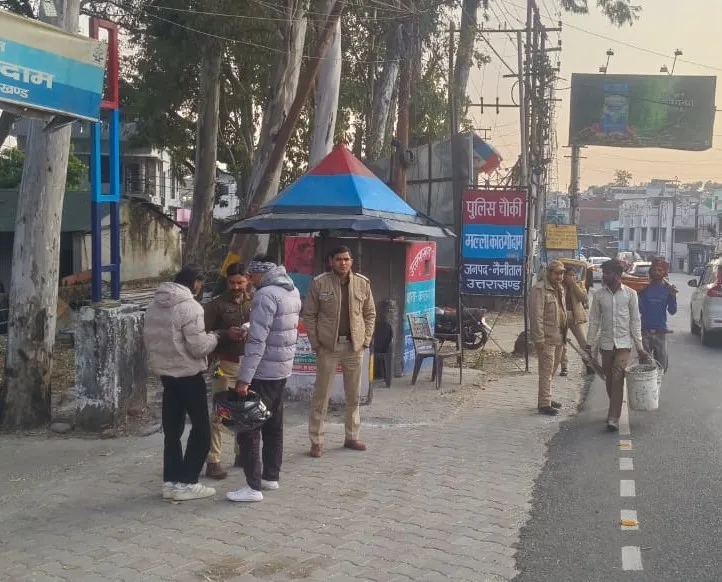 नौ ऑटो समेत 10 वाहन सीज, 27 से वसूले 10-10 हजार