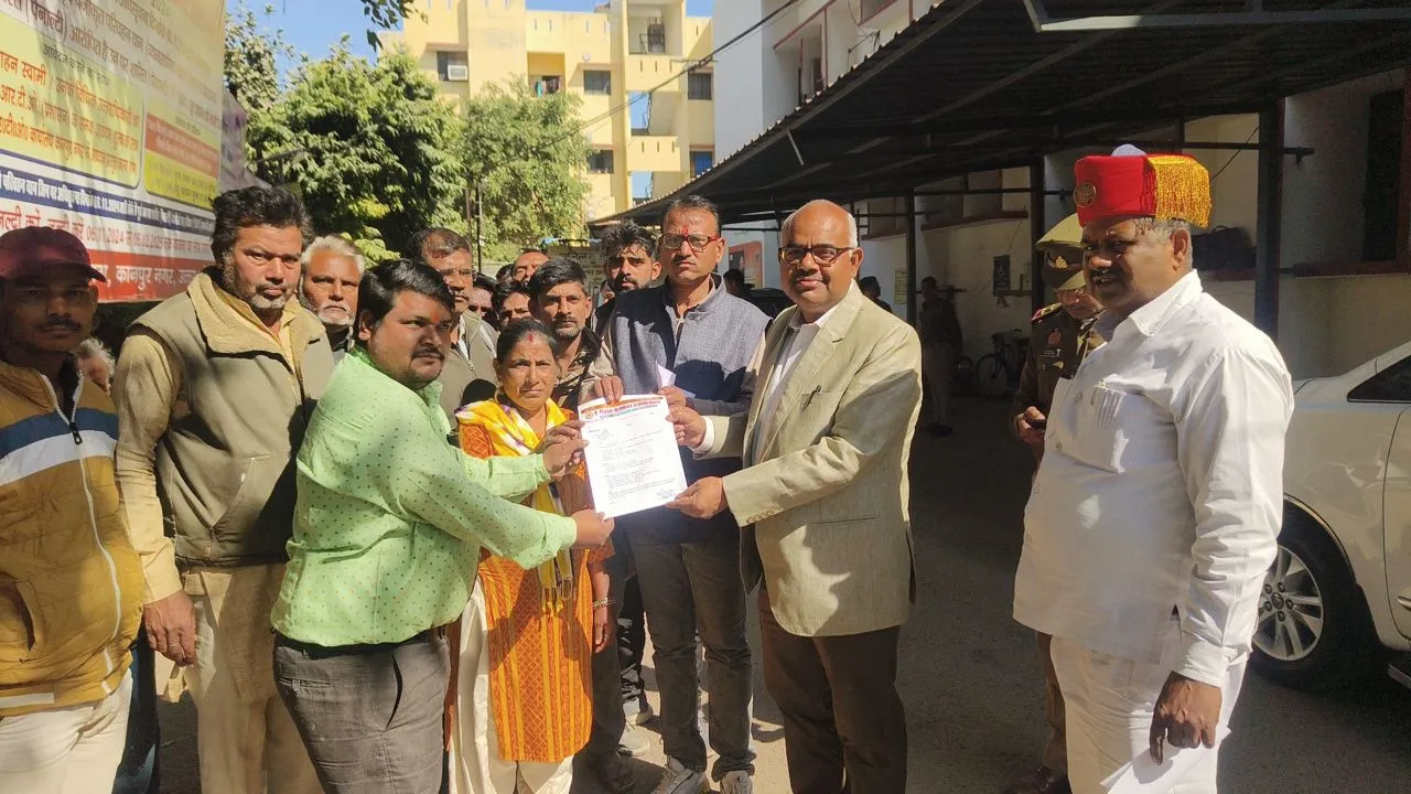 Kanpur जिलाधिकारी ने दी सीख, कहा- खुद त्यागे और दूसरों को भी पान मसाला त्यागने को करें प्रेरित