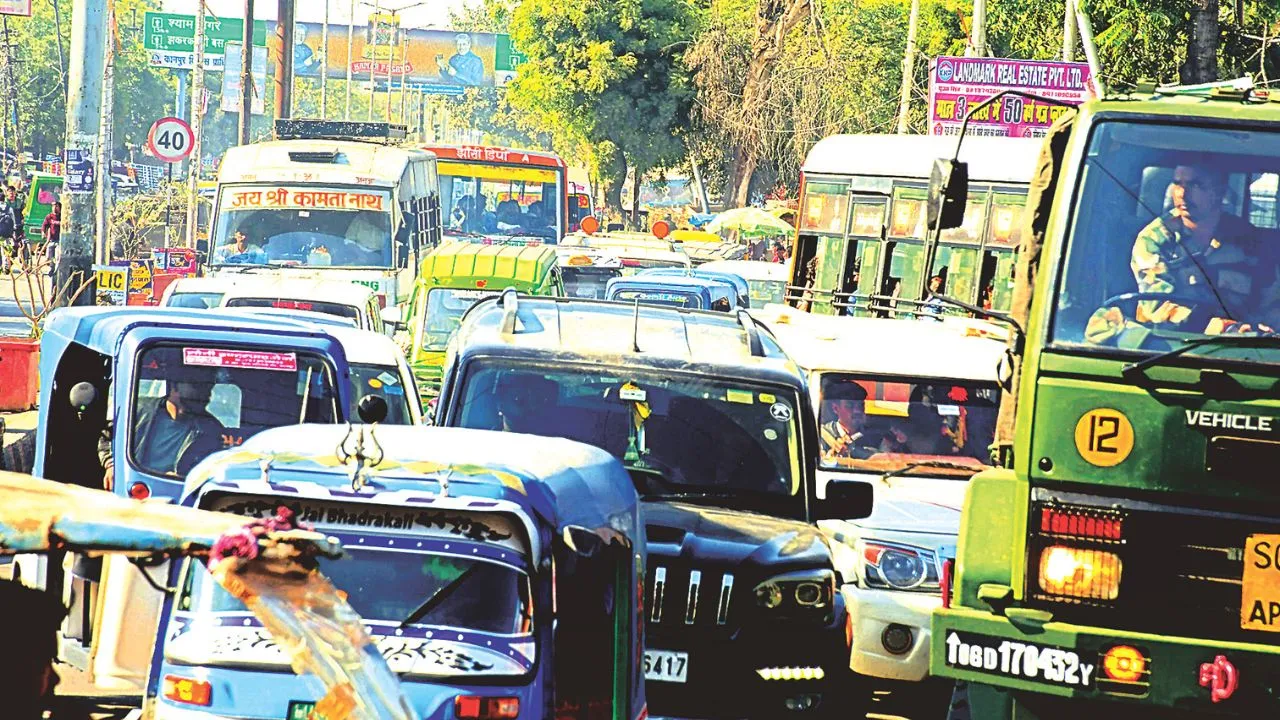 Kanpur में पूर्व राष्ट्रपति के लिए रोका ट्रैफिक, जाम में फंसे बच्चे और एंबुलेंस  