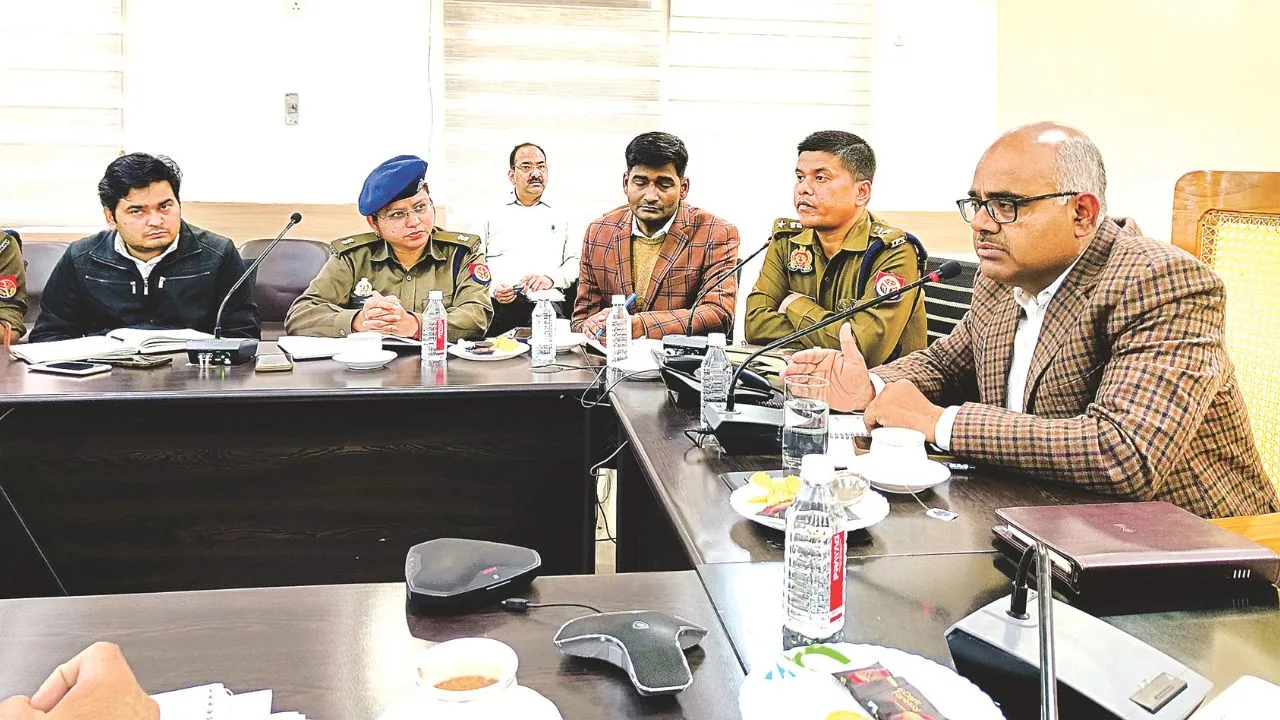 Kanpur: जाम से निजात को पांच सदस्यीय समिति गठित, डीएम बोले- नौबस्ता-हमीरपुर हाईवे को 6 लेन बनाने का प्रस्ताव करें तैयार