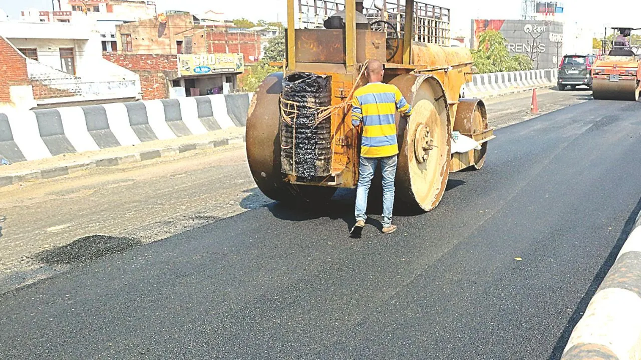 गड्ढे मुक्त हो रहा कानपुर-इटावा हाइवे, जाजमऊ से लेकर भौंती तक बन रही बिटुमिनस कंक्रीट से सड़क 