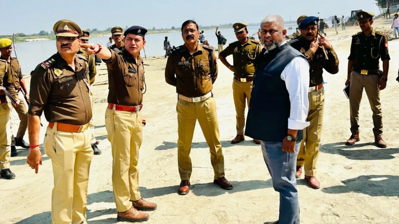 Kanpur में महाशिवरात्रि की तैयारियां जोरों पर: ड्रोन और सीसीटीवी से होगी निगरानी, डीसीपी व एडीसीपी ने किया मंदिरों का निरीक्षण 