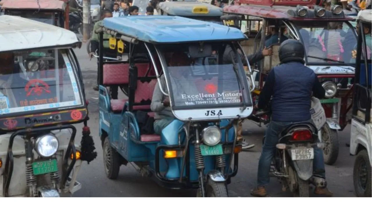 Kanpur: अराजकता कर रहे ई-रिक्शा चालकों पर कसा शिकंजा, यातायात विभाग की टीम ने शहर में चलाया चेकिंग अभियान, की कार्रवाई