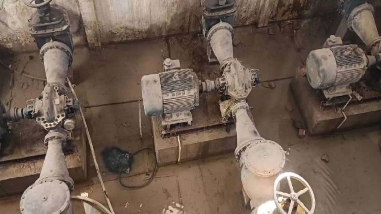 कानपुर में मोटर फुंकने से विष्णुपुरी के 6 मोहल्लों में जलसंकट...20 दिन से बनी समस्या, लीकेज होने से टूट रही सड़कें