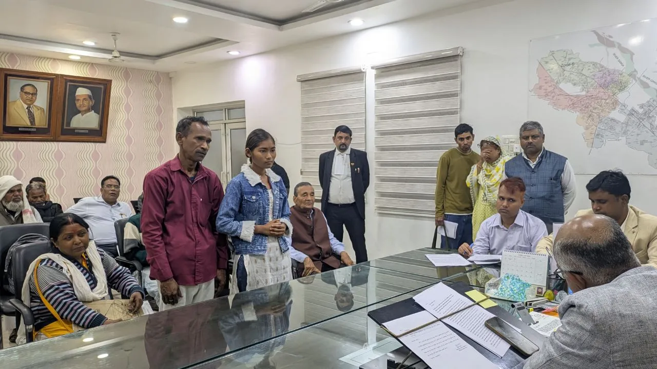 होनहार देवांशी के मंसूबों को जिलाधिकारी ने दी उड़ान; कानपुर में कोचिंग संचालक को फोन कर बोले- फीस हम देंगे 