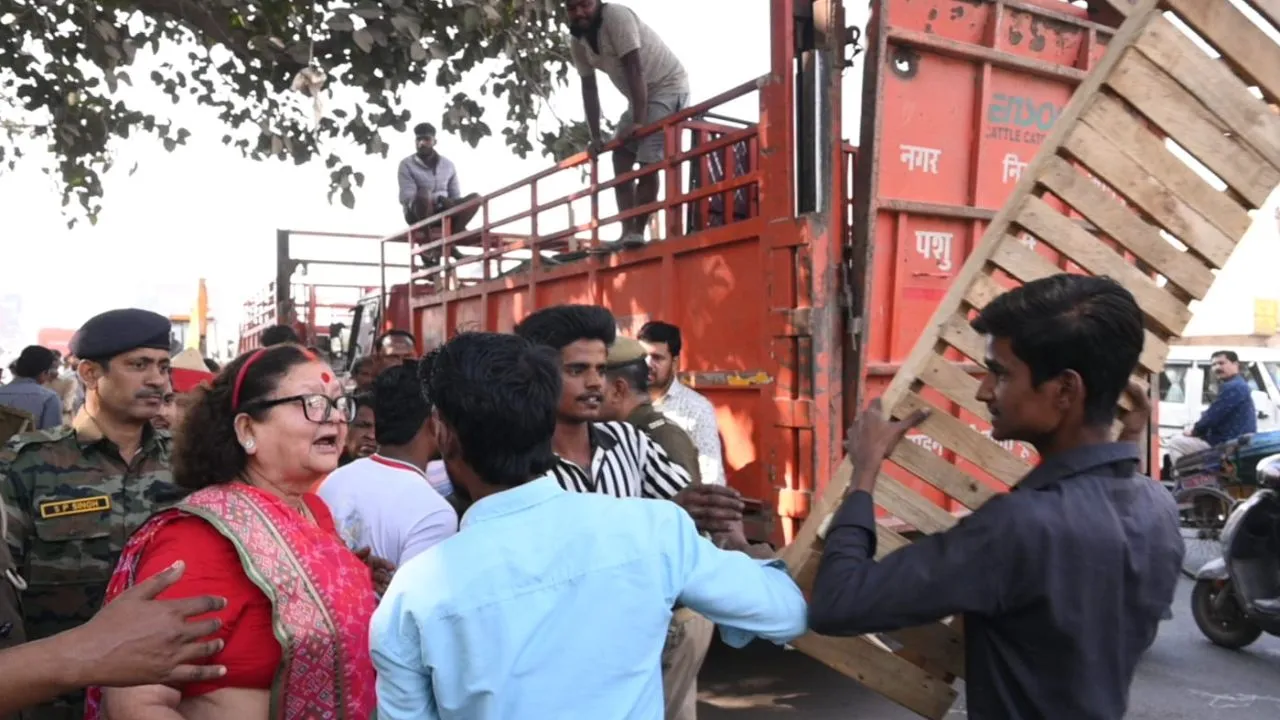 कानपुर महापौर सामान जब्त