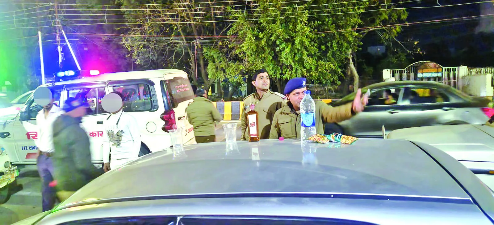 हल्द्वानीः कार के ऊपर बार, पुलिस ने किया गिरफ्तार 