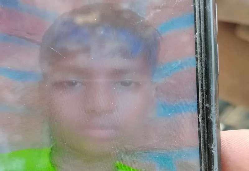 मुरादाबाद : छात्र ने फंदे पर लटककर दी जान, हत्या की आशंका...जानिए पूरा मामला 