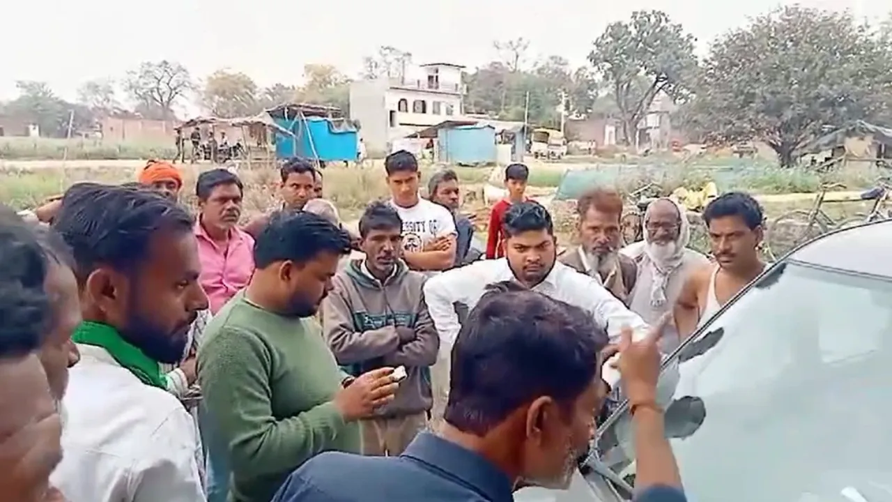 Barabanki News : जमीन पैमाइश कर लौट रही राजस्व टीम को किसानों ने रोककर किया हंगामा