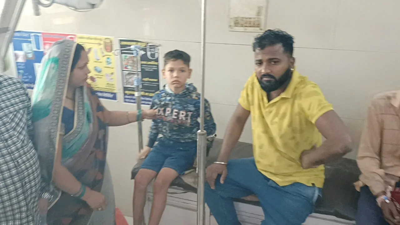 Bahraich News : आवारा कुत्तों के हमले में छह घायल, जिला अस्पताल भर्ती