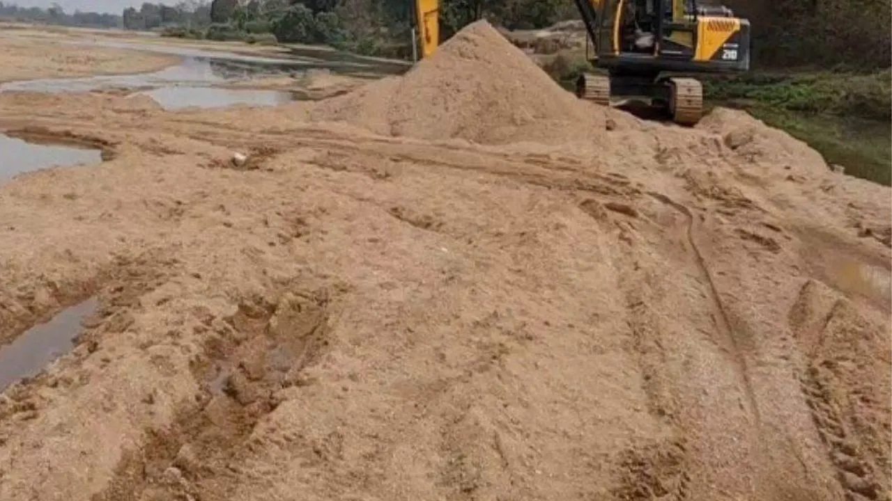 Kanpur: चेक गेट से होगी अवैध खनन करने वाले वाहनों की निगरानी, डिस्टिक मिनिरल फंड से खनन प्रभावित क्षेत्रों में होंगे काम 