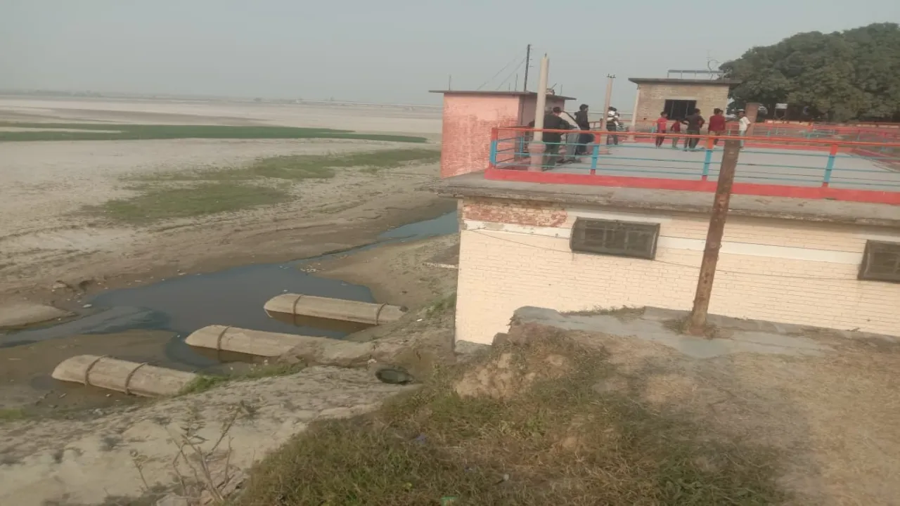 अयोध्या : कैनाल से दूर हुई घाघरा, सूख रही किसानों की फसल