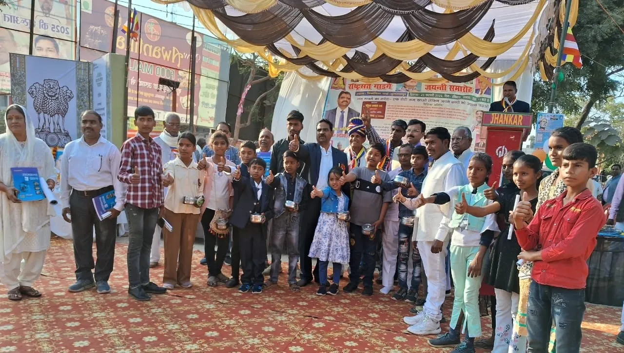 Sultanpur News : धूमधाम से मनाई संत गाडगे की 149वीं जयंती, समाज के मेधावी सम्मानित