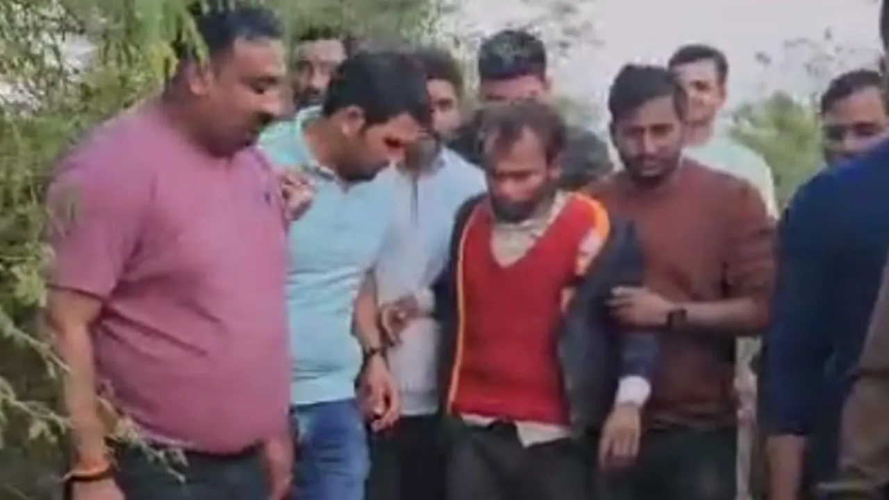 Jalaun: छात्रा की हत्या का आरोपी गिरफ्तार, पुलिस से मुठभेड़ में पैर में लगी गोली, अस्पताल में भर्ती, हत्या की बात कबूली