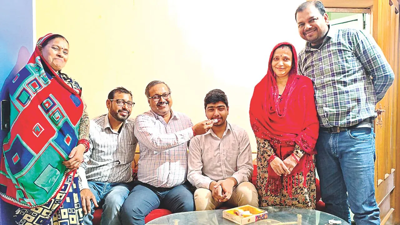 Kanpur: जेईई मेन पार, अब एडवांस की तैयारी में जुटेंगे, घंटों तक रोजाना अध्ययन कर छात्रों ने पाई सफलता