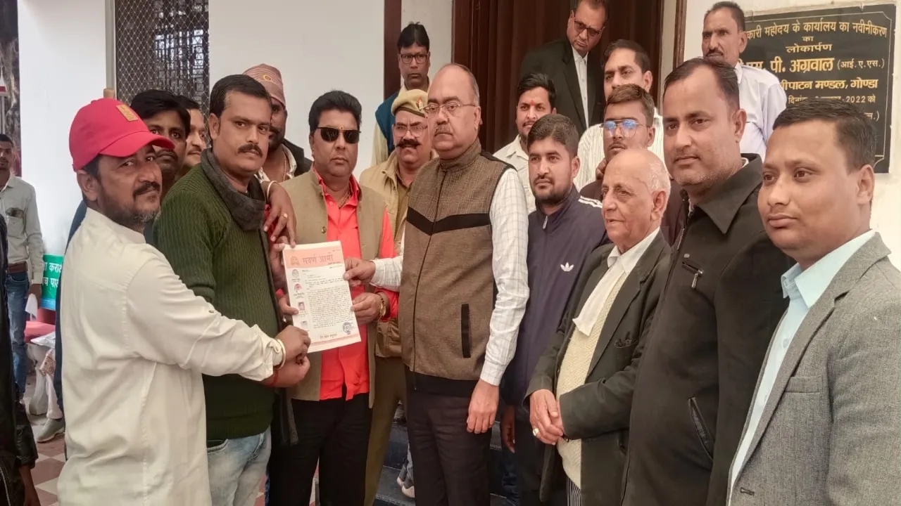 प्रतापगढ़ पुलिस पर अपराधियों को संरक्षण देने का आरोप : सवर्ण आर्मी ने City Magistrate  को सौंपा ज्ञापन