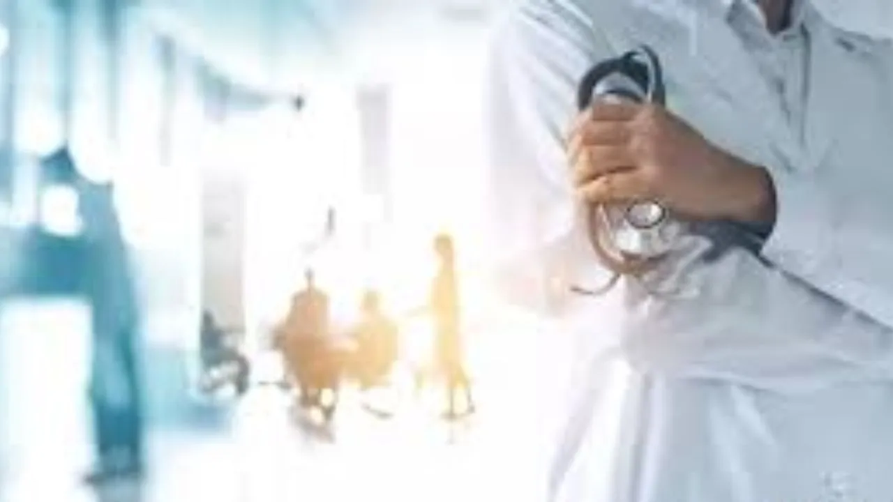 Kannauj: तीमारदारों ने ड्यूटी पर तैनात डॉक्टर को पीटा, स्वास्थयकर्मियों ने भाग कर जान बचाई, जानिए पूरा मामला