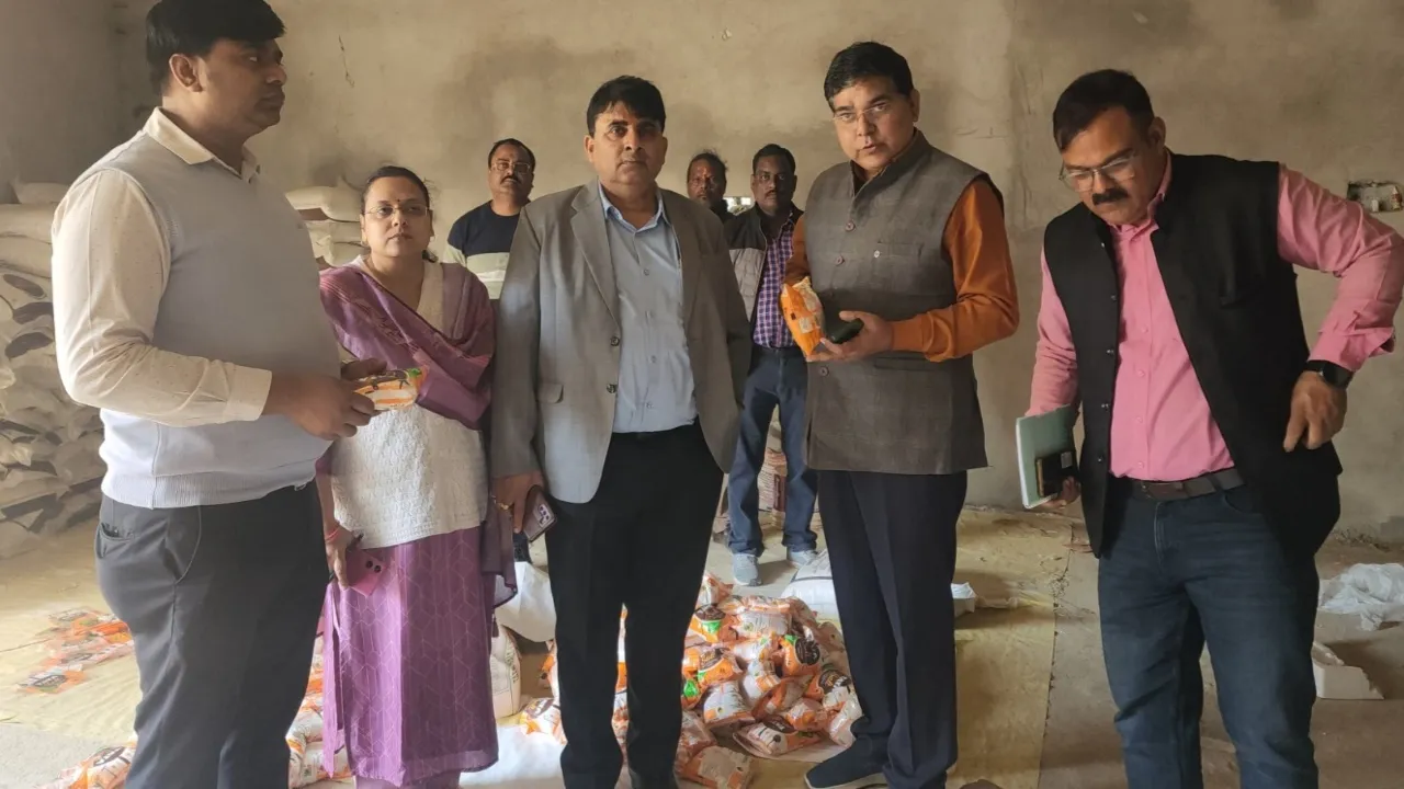 Barabanki News : मार्केट में आया TATA का नकली नमक और चाट मसाले...गड़बड़ी मिलने पर गोदाम सील