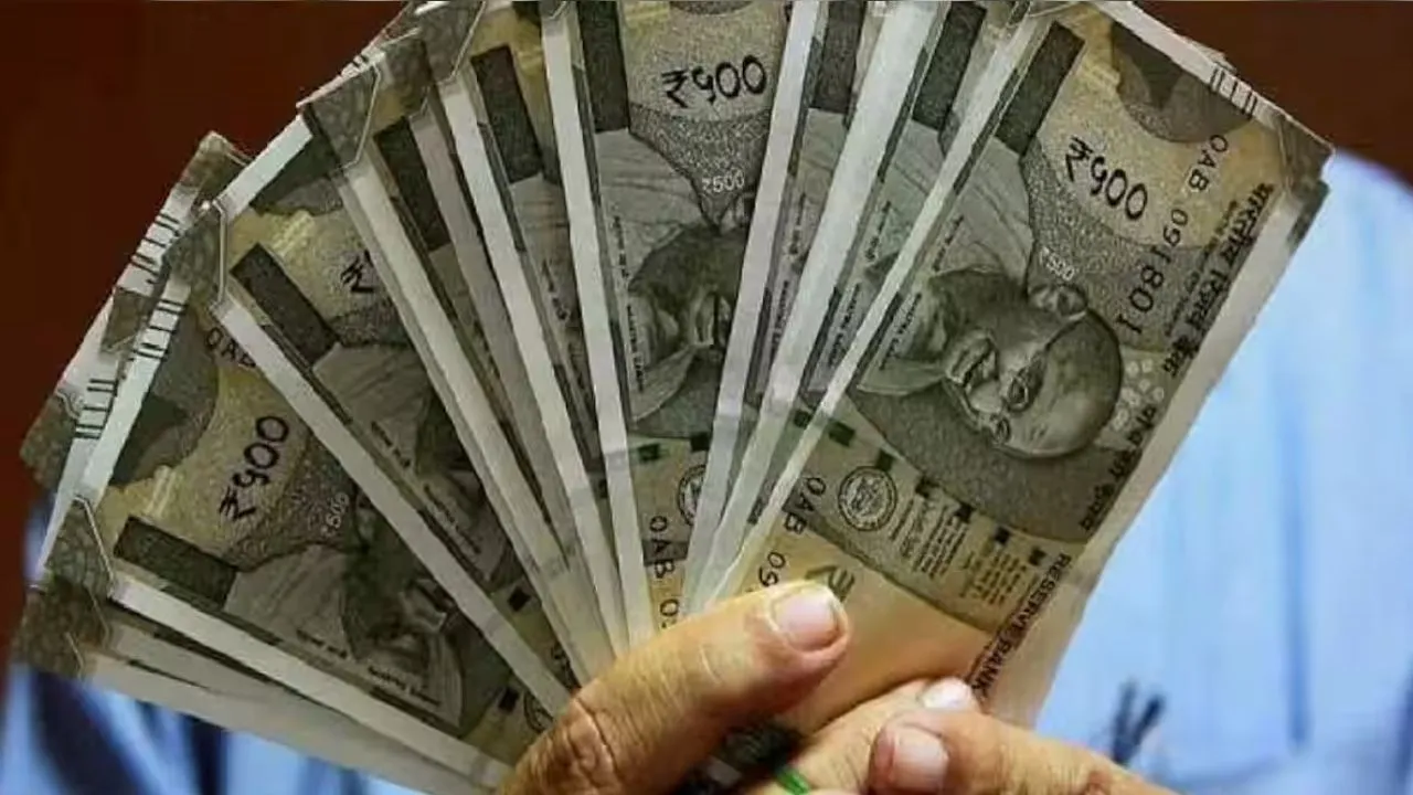 Kanpur: चार लाख की चेन देखकर शातिरों ने थमाई नकली-असली नोटों की गड्डी, एक आरोपी गिरफ्तार, दूसरा फरार 