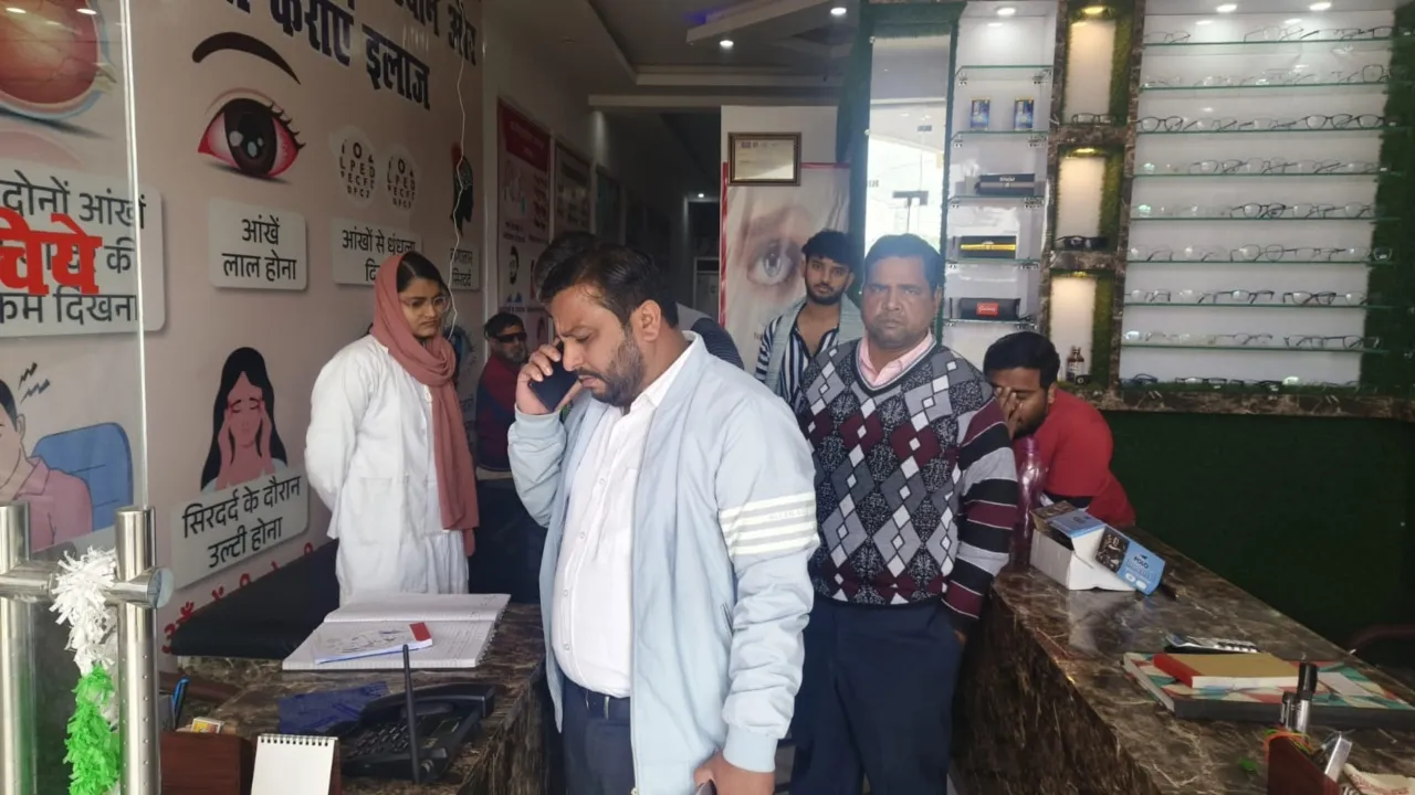 Gonda News : स्वास्थ्य टीम ने निजी अस्पताल पर मारा छापा, संचालक को नोटिस देकर मांगा जवाब 
