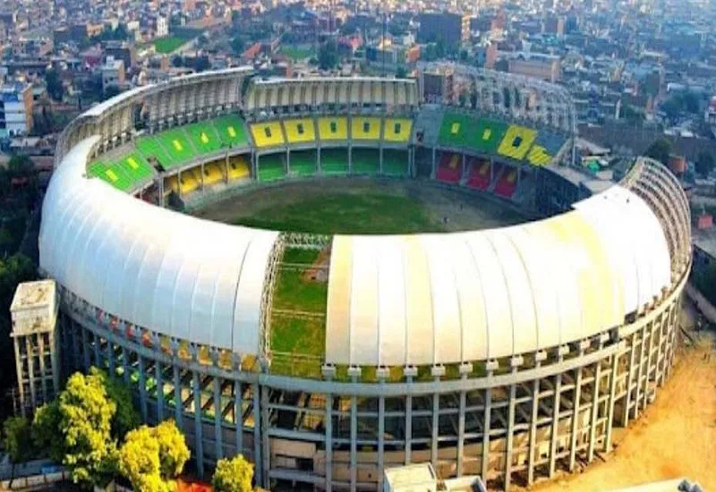  इमरान खान के नाम पर रखा गया पेशावर क्रिकेट स्टेडियम का नाम, राजनीतिक नेताओं ने की निंदा 