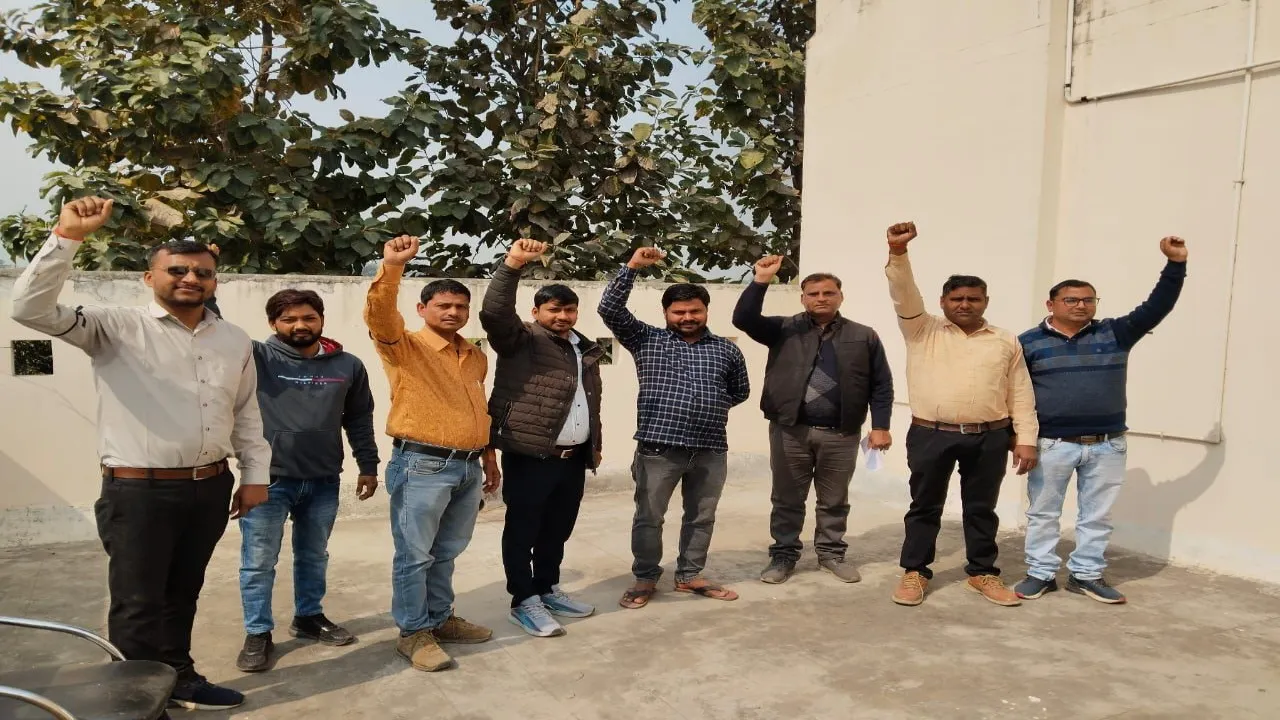 उत्पीड़न से परेशान गन्ना पर्यवेक्षक ने किया आत्महत्या का प्रयास, गंभीर हालत में अस्पताल में भर्ती, कर्मचारियों में आक्रोश 