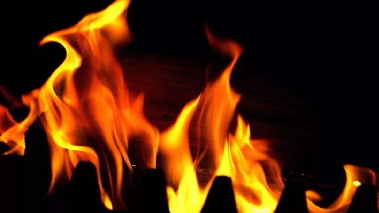 Fatehpur: स्कूल के रसोईघर में लगी भीषण आग, मची अफरातफरी, दमकलकर्मियों ने पाया काबू